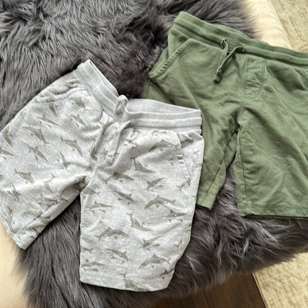 2 pairs of shorts